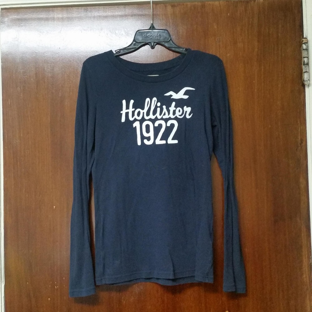Navy blue. HOLLISTER. Long Sleeve Shirt. Size M.